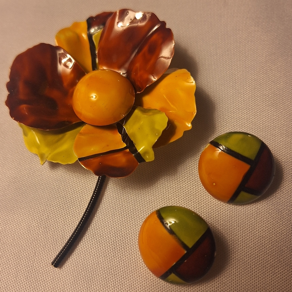 Lisner Pin & Clip Earring Set Fall Colors Yellow Green Rust Orange Enamel Flower